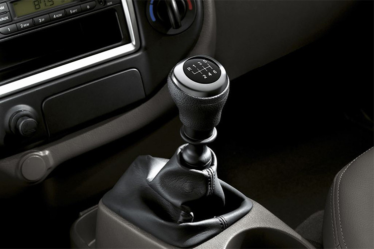 Chiếc New Porter 150 mới được Hyundai Thành Công lắp ráp sử dụng động cơ mạnh nhất phân khúc Turbo Diesel 2.5L CRDi giúp tối ưu về sức mạnh và vận hành êm ái hơn, cho công suất tối đa là 130 mã lực tại 3.800 vòng/phút cùng Momen xoắn cực đại 255 Nm tại 1.500 – 3.500 vòng/phút đi kèm hộp số sàn 6 cấp.