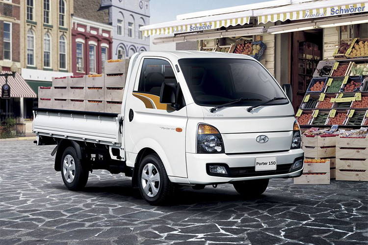 Mẫu xe Hyundai New Porter 150 mới vừa chính thức ra mắt thị trường Việt Nam, được phân phối bởi Hyundai Thành Công được xem là mẫu xe tải nhẹ đầu tiên và duy nhất hiện tại được sản xuất với công nghệ chế tạo áp dụng tiêu chuẩn tương đương dòng xe du lịch.