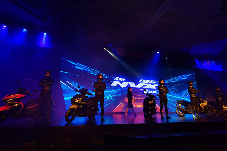 Theo Yamaha công bố, dòng NVX mới sẽ không còn phiên bản 125cc, hãng chi kinh doanh dòng sản phẩm NVX 155. Động cơ Blue Core 155,1cc tích hợp công nghệ van biến thiên (VVA), cho công suất 15,1 mã lực và mô-men xoắn cực đại 13,9 Nm, mạnh hơn đời cũ 0,4 mã lực và 0,1 Nm. Ngoài ra, hãng cũng tăng kích thước đường kính van nạp và tỉ số nén, đồng thời thiết kế lại rãnh thoát nhiệt động cơ nhằm cải thiện hiệu suất. 