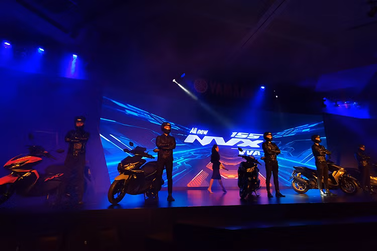 Theo Yamaha công bố, dòng NVX mới sẽ không còn phiên bản 125cc, hãng chi kinh doanh dòng sản phẩm NVX 155. Động cơ Blue Core 155,1cc tích hợp công nghệ van biến thiên (VVA), cho công suất 15,1 mã lực và mô-men xoắn cực đại 13,9 Nm, mạnh hơn đời cũ 0,4 mã lực và 0,1 Nm. Ngoài ra, hãng cũng tăng kích thước đường kính van nạp và tỉ số nén, đồng thời thiết kế lại rãnh thoát nhiệt động cơ nhằm cải thiện hiệu suất. 