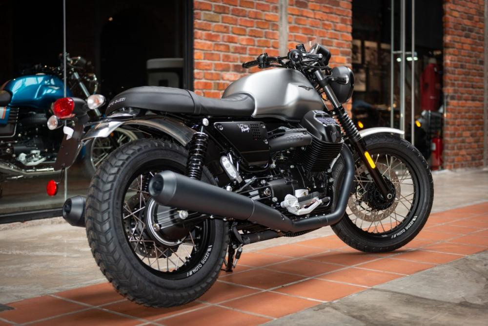 Mômen xoắn cực đại của Moto Guzzi V7 III Rough 2018 là 60 Nm tại tua máy 4.900 vòng/phút. Đi kèm là hộp số côn tay 6 cấp, hệ thống phun xăng điện tử và truyền động bằng trục các đăng riêng biệt.