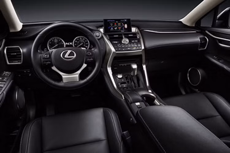Lexus NX có ghế lái chỉnh điện tự nhớ vị trí, điều hòa 4 vùng và sưởi ghế.