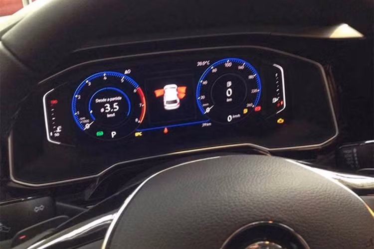 Virtus sẽ được trang bị 2 phiên bản động cơ khác nhau. Trong đó, lựa chọn đầu tiên có máy xăng 1.6l nạp khí tự nhiên, đem tới công suất 117 mã lực và mô-men xoắn 162Nm. Ngoài ra xe còn được trang bị động cơ 1.0l TSI tăng áp và có khả năng dùng 2 loại nhiên liệu ethanol/xăng. Khi chạy ethanol, công suất tối đa của xe là 128 mã lực trong khi con số này sẽ bị giảm xuống chỉ còn 115 mã lực nếu chạy xăng.