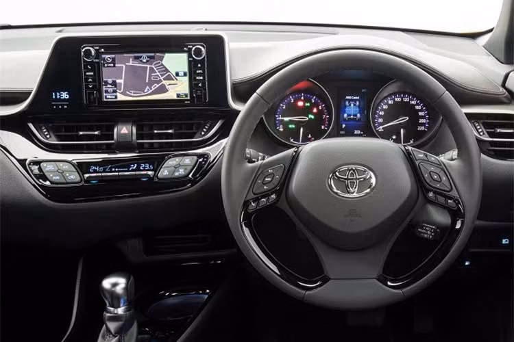 Theo hãng xe ôtô Toyota cho hay, CH-R sẽ còn phải chịu sức cạnh tranh từ một số dòng SUV cỡ nhỏ từ các hãng xe sang khác, chính vì vậy hãng đã lựa chọn và sử dụng những vật liệu cao cấp trong nội thất của xe. Gói các trang bị an toàn Toyota Safety Sense gồm hệ thống cảnh báo va chạm, cảnh báo chuyển làn, đèn pha tự động...