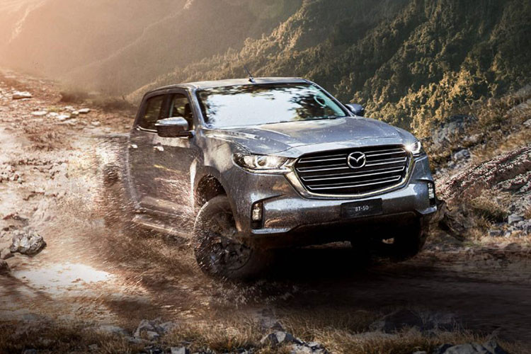  Mazda BT-50 Mẫu xe Mazda BT-50 có thiết kế khoảng sáng gầm cao 224mm, lội nước sâu 800mm và sở hữu khối động cơ Diesel tăng áp VGS làm mát khí lạnh, 4 xilanh, giúp hỗ trợ vượt địa địa hình và lội nước tối ưu.