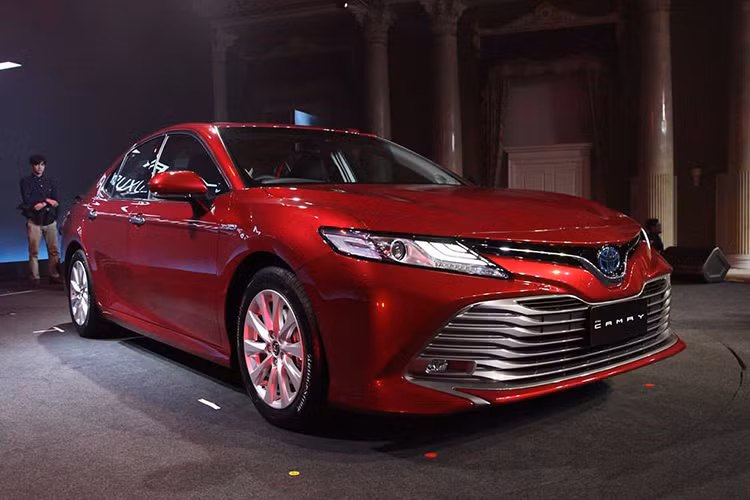 Với những chiếc Toyota Camry 2019 nhập Thái Lan, có thể thấy việc chuyển đổi từ lắp ráp trong nước sang nhập khẩu nguyên chiếc của mẫu xe này gần như chắc chắn. Đối thủ của Toyota Camry là Honda Accord cũng được nhập từ Thái Lan. Thế hệ mới của Accord cũng hứa hẹn về trong năm nay.
