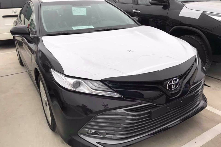 Mẫu xe Toyota Camry 2019 mới đã sẵn sàng cho thời điểm ra mắt. Những chiếc xe đầu tiên đã được nhập về từ Thái Lan về Việt Nam, thay vì lắp ráp trong nước như thế hệ cũ. Thời điểm ra mắt xe có thể trong tháng 4/2019. Tuy nhiên, lịch này chưa được ấn định chắc chắn.