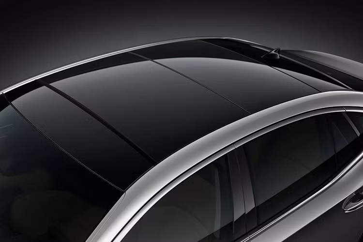 Ngoài sự thờ ơ của người tiêu dùng, Lexus cho biết những thách thức về phê duyệt và luật pháp là lý do bổ sung khiến LS bị loại khỏi thị trường Anh. Theo người phát ngôn của thương hiệu, nhóm khách hàng nhắm đến của LS đã bị thu hút bởi mẫu MPV hạng sang Lexus LM. Điều này càng làm giảm thêm nhu cầu về mua mẫu sedan đầu bảng của Lexus.