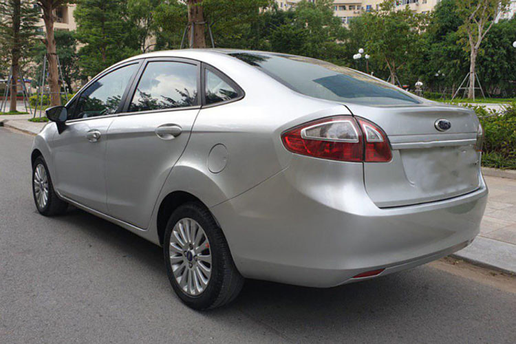 Một lưu ý không nên bỏ qua, đó là dòng xe này thường gặp lỗi hộp số, hay hỏng vặt. Chi phí bảo dưỡng cao, phụ tùng thay thế giá cao so với mặt bằng chung.