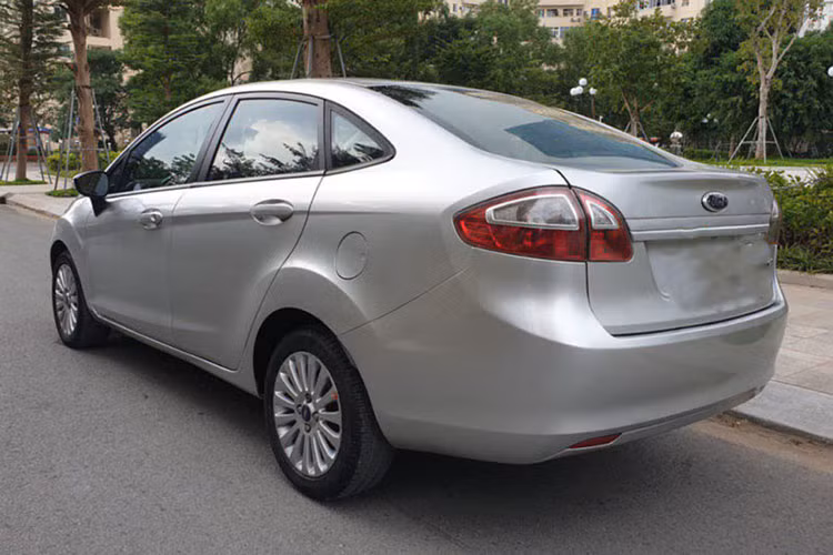 Một lưu ý không nên bỏ qua, đó là dòng xe này thường gặp lỗi hộp số, hay hỏng vặt. Chi phí bảo dưỡng cao, phụ tùng thay thế giá cao so với mặt bằng chung.