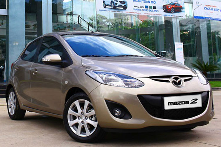  Mazda2 S 2014 Mazda2 S cũng là một gợi ý tốt cho những người không có tiềm lực tài chính dồi dào. Với số tiền 200 triệu đồng, bạn có cũng có thể là sự lựa chọn phù hợp cho những người mua xe lần đầu với tầm tài chính không quá dồi dào.