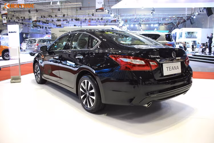 Các trang bị an toàn và hỗ trợ người lái cơ bản của xe bao gồm chống bó cứng phang ABS, phân phối lực phanh điện tử EBD, hỗ trợ phanh BA, kiểm soát cân bằng động VDC, kiểm soát mất lái chủ động AUC và camera lùi...