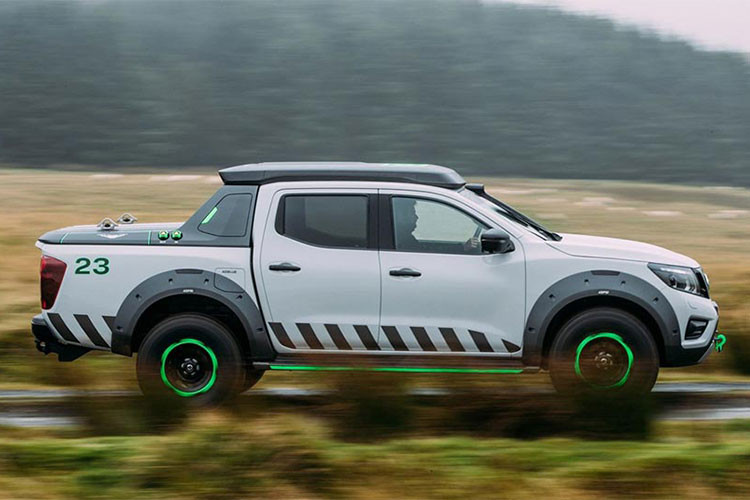 Ngoài ra, xe còn có các đặc điểm mới khác biệt như đèn pha và cửa sổ trời sẫm màu, mâm xe hợp kim 18 inch dành riêng cho phiên bản này. 