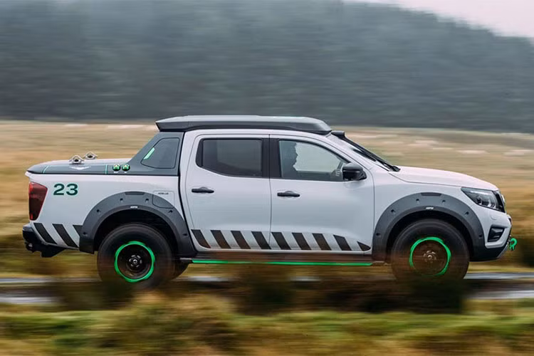 Ngoài ra, xe còn có các đặc điểm mới khác biệt như đèn pha và cửa sổ trời sẫm màu, mâm xe hợp kim 18 inch dành riêng cho phiên bản này. 