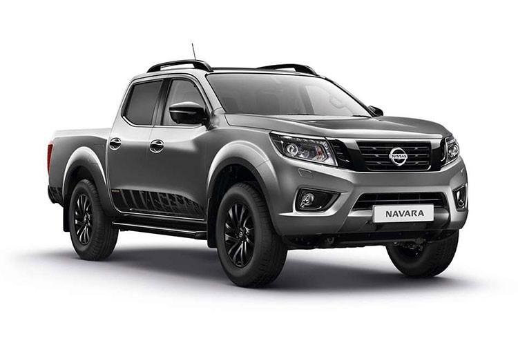 Giá của Nissan Navara N-Guard mới tại Anh bắt đầu từ 28.075 bảng đối với bản số sàn và từ 29.525 bảng cho phiên bản số tự động (chưa bao gồm VAT), tương đương 36.596 đến 38.487 USD. Phiên bản đặc biệt Nissan Navara N-Guard sẽ ra mắt tại Hannover Motor Show.