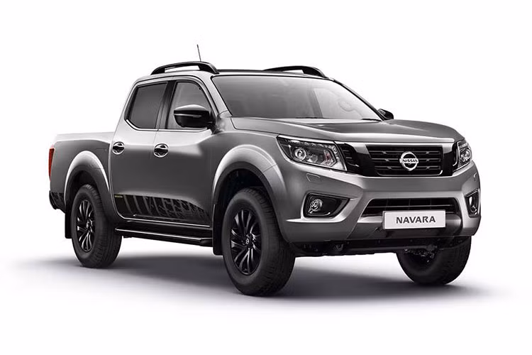 Giá của Nissan Navara N-Guard mới tại Anh bắt đầu từ 28.075 bảng đối với bản số sàn và từ 29.525 bảng cho phiên bản số tự động (chưa bao gồm VAT), tương đương 36.596 đến 38.487 USD. Phiên bản đặc biệt Nissan Navara N-Guard sẽ ra mắt tại Hannover Motor Show.