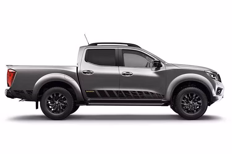 Sức mạnh của của mẫu xe bán tải Nissan Navara N-Guard phiên bản đặc biệt này đến từ khối động cơ diesel 2,3 lít dCi, có công suất với 187 mã lực, đi kèm với hộp số sàn hoặc hộp số tự động.