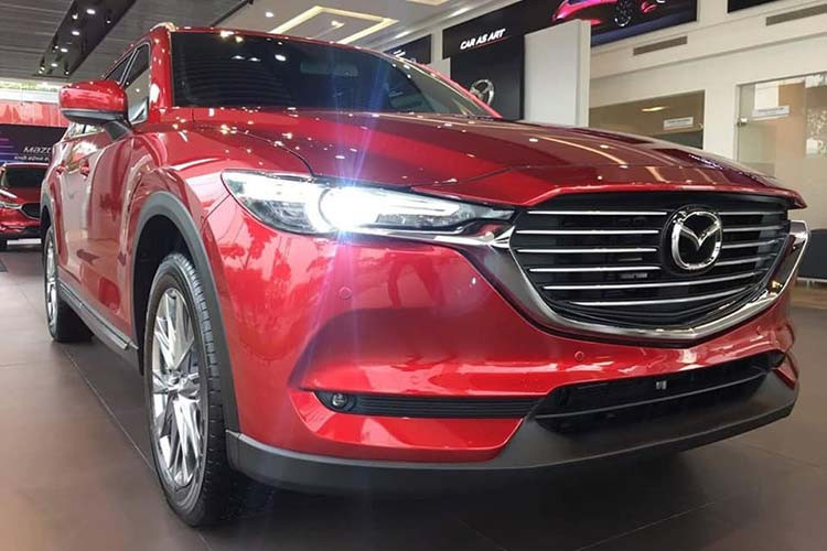 Trong tháng 11/2019, Mazda CX-8 bán ra tổng cộng 266 chiếc tại thị trường Việt Nam. Trong khi đó đối thủ chính là Hyundai SantaFe bán ra tới 825 chiếc. Đây là một cách biệt không nhỏ, có thể đây là lý do chính khiến Thaco quyết định giảm giá Mazda CX-8 trong tháng 12 này với mức lên đến 100 triệu đồng.