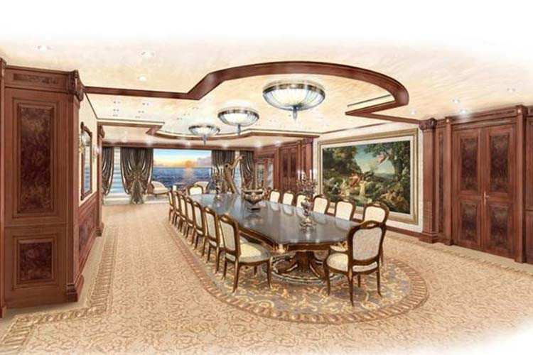 Black Pearl có thân tàu bằng thép và cấu trúc phần trên bằng nhôm, và cung cấp chỗ ở cho 12 khách trong 5 phòng: một phòng “master suite”, 2 phòng VIP và 2 phòng đôi. Không có nhiều thông tin chi tiết về bố cục nội thất, nhưng được biết nó là sản phẩm của nhà thiết kế Valentina Zannier và kiến trúc sư Gerard Villate, và được truyền cảm hứng bởi Louis XIV, vị vua cuối cùng của Pháp.