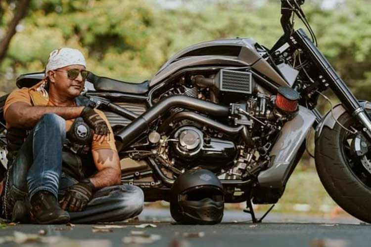 Raj Navindra - Mr.Monster yeu Viet Nam va moto phan khoi lon-Hinh-2