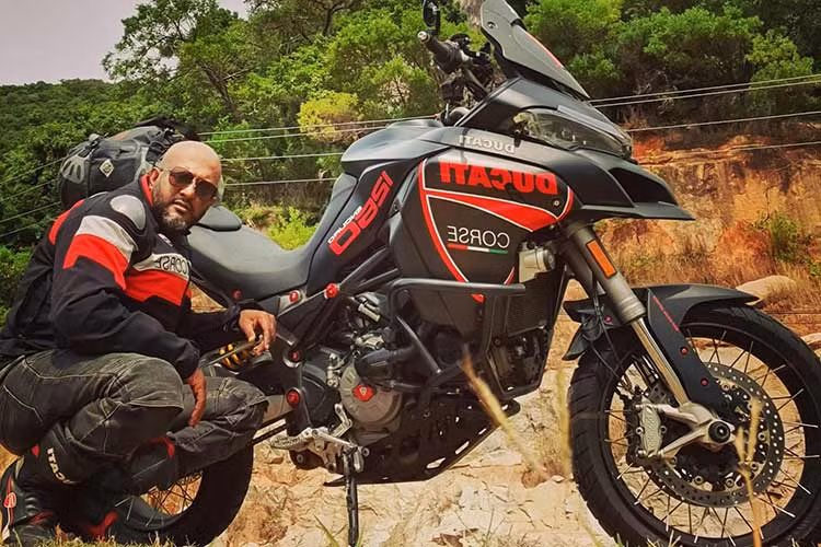 Raj Navindra - Mr.Monster yeu Viet Nam va moto phan khoi lon