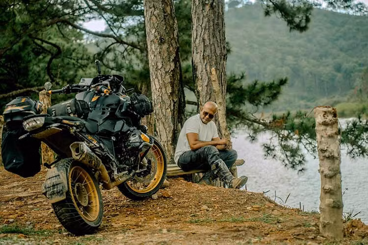 Raj Navindra - Mr.Monster yeu Viet Nam va moto phan khoi lon-Hinh-8