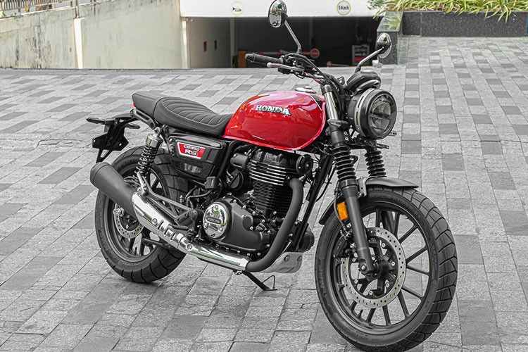 Hiện tại xe được nhập khẩu tại Ấn Độ và phân phối trực tiếp bởi MOTORROCK. Mức giá xe Honda CB350 RS 2022 bán ra dự kiến tại Việt Nam khoảng 200 triệu đồng.