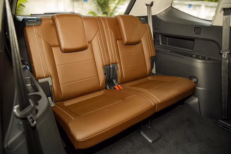 Hệ thống chống trượt khi tăng tốc ASR (Anti-Slip regulation), khóa vi sai điện tử EDL (Electronic differential lock), kiểm soát lực kéo EDTC (Engine drag torque control), hỗ trợ phanh gấp BA (Hydrolic Brake Assist), kiểm soát hành trình CCS (Cruise Control System), hỗ trợ khởi hành ngang dốc HSA (Hill start assist), hỗ trợ xuống dốc HDC (Hill descent control), phanh hỗ trợ đỗ xe (Manoeuver braking function),…