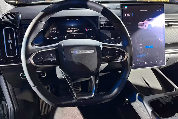 SHS là công nghệ hybrid tiên tiến, kết hợp động cơ xăng và động cơ điện một cách thông minh, giúp tối ưu hóa hiệu suất hoạt động của xe. Công nghệ này không chỉ giúp xe tiết kiệm nhiên liệu mà còn giảm thiểu tác động môi trường, giúp người lái trải nghiệm một chuyến đi mượt mà, hiệu quả và thân thiện với môi trường.