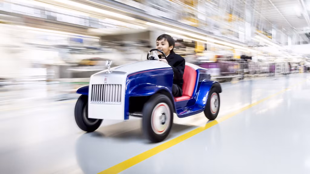 Những chiếc xe nhỏ được xây dựng mang sứ mệnh đặc biết - là nhằm phục vụ các trẻ em bị khuyết tật hoặc đang điều trị, các bé có thể tự lái xe trong khuôn viên bệnh viện trên những con đường nội bộ có gắn biển báo giống như đường giao thông. Đây là một cách giúp các em nhỏ giảm căng thẳng trong quá trình trị bệnh.