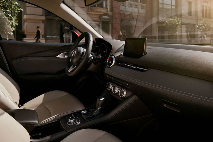 Cùng với việc tặng diện tích bên trong xe, các công nghệ mới hiện đại hơn cũng được nhà sản xuất xe hơi Nhật Bản - Mazda áp dụng trên CX-3 mới.