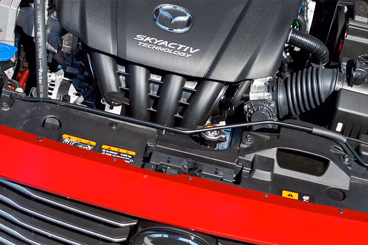 Bên cạnh đó, thế hệ thứ hai của mẫu Mazda CX-3 2020 cũng được trang bị động cơ SkyActiv-X đánh lửa không cần bugi giúp tối ưu khả năng vận hành và tiết kiệm đến 30% lượng nhiên liệu so với phiên bản hiện tại.