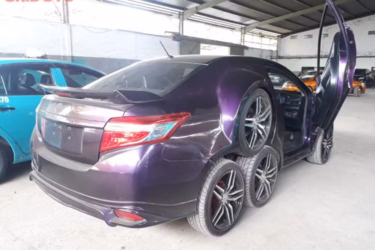 Dự án độ chiếc Toyota Vios 8 bánh này hiện đã "ngốn" số tiền 80 triệu Rupiah (khoảng 132,5 triệu đồng). Tuy nhiên, ông thừa nhận chi phí thực tế sẽ còn cao hơn nhiều so với con số này vì nội thất và hệ thống âm thanh "hàng thửa" vẫn chưa được lắp xong.