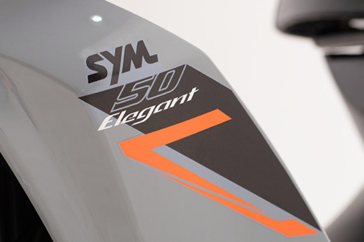 Với kích thước tổng thể là 1,920mm - 680mm - 1,060mm cùng khối lượng 95kg, Elegant Sport 50cc có thể phù hợp với thể trạng của nhiều người sử dụng khác nhau.