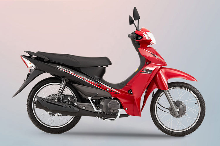 Xe sử dụng dây xích truyền động và hộp số 4 cấp cho khả năng vận hành linh hoạt. Mức tiêu thụ nhiên liệu của Elegant Sport 50cc là 1,57 lít xăng/100km.