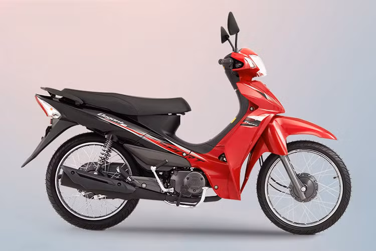 Xe sử dụng dây xích truyền động và hộp số 4 cấp cho khả năng vận hành linh hoạt. Mức tiêu thụ nhiên liệu của Elegant Sport 50cc là 1,57 lít xăng/100km.