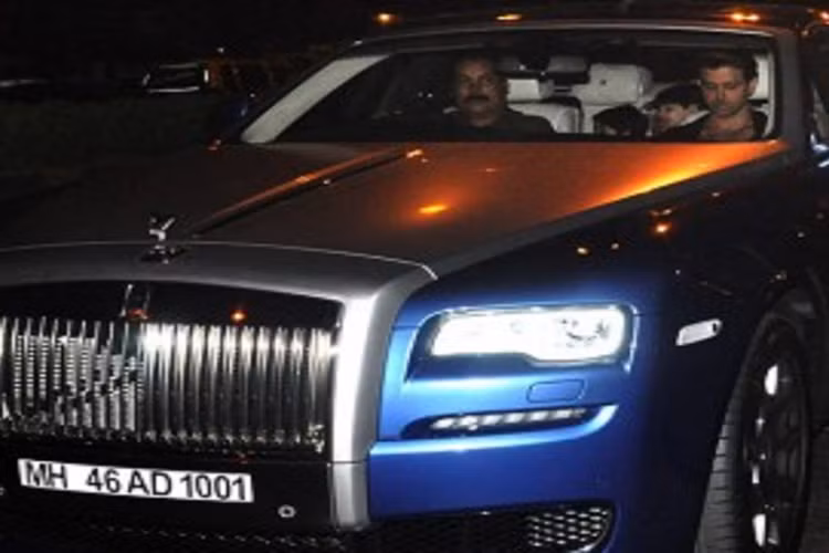 Ấn Độ là một trong những thị trường hàng đầu của thương hiệu xe siêu sang Anh quốc. Nơi đây, từ diễn viên nổi tiếng cho đến các doanh nhân đều khá chuộng Rolls-Royce. Đặc biệt, khách hàng Ấn Độ càng ngày càng ưa chuộng những mẫu xe đặt hàng theo sở thích riêng. Hrithik Roshan – nam diễn viên điện ảnh nổi tiếng người Ấn Độ đích thân lái một chiếc siêu xe sang Rolls-Royce.