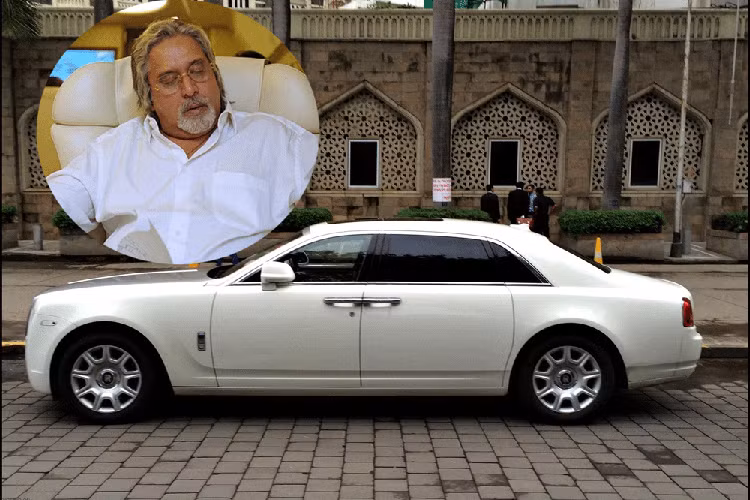 Tỷ phú Vijay Mallya là Chủ tịch tập đoàn UB- hãng chuyên kinh doanh đồ uống có cồn lớn nhất Ấn Độ và cũng từng là chủ sở hữu Hãng hàng không Kingfisher tại nước này. Có khá nhiều xe, nhưng Vijay Mallya thường xuyên dùng Rolls-Royce trong các cuộc làm ăn trước đây