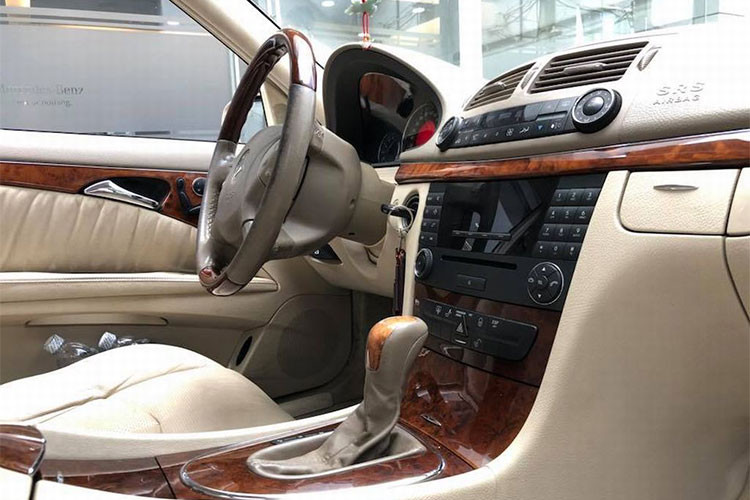 Đặc biệt, trên xe còn được trang bị hệ thống ổn định điện tử ESP (Electronic Stability Program) là một trang bị xa xỉ thời ấy ở Việt Nam. khi thậm chí nhiều mẫu xe phổ thông lúc đó còn chưa có phanh ABS.