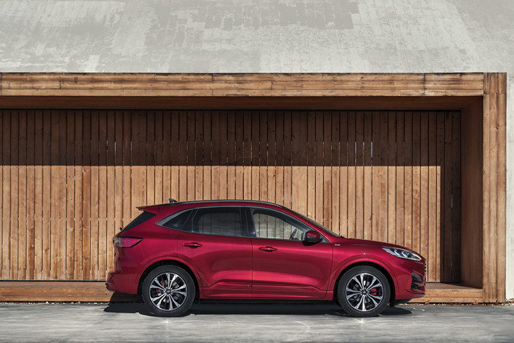 Hãng xe ôtô Mỹ mới đây đã chính thức vén màn thế hệ mới của dòng xe SUV Ford Escape tại thị trường Bắc Mỹ và Kuga ở châu Âu. Không chỉ có vậy, hãng Ford còn giới thiệu cả Escape 2020 cho thị trường Trung Quốc.