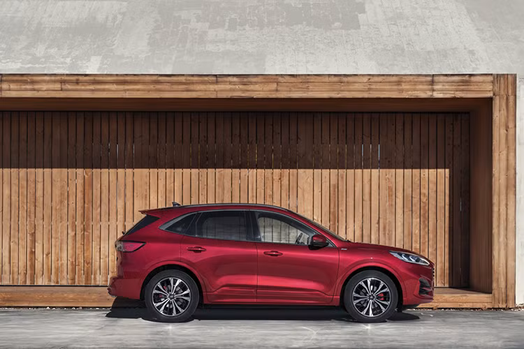 Hãng xe ôtô Mỹ mới đây đã chính thức vén màn thế hệ mới của dòng xe SUV Ford Escape tại thị trường Bắc Mỹ và Kuga ở châu Âu. Không chỉ có vậy, hãng Ford còn giới thiệu cả Escape 2020 cho thị trường Trung Quốc.