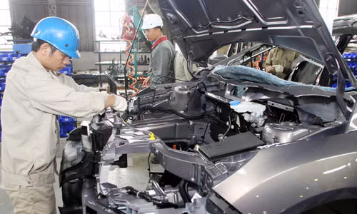 Nhieu doanh nghiep oto, xe may tai Viet Nam dung kinh doanh