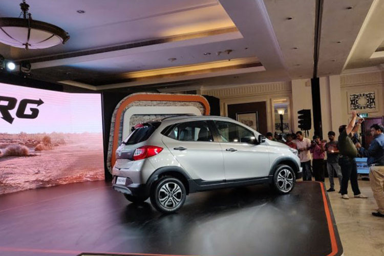 Tata Tiago NRG 2018 sẽ được bán ra với hai bản là bản máy xăng và bản máy dầu. Trong đó máy xăng của xe là động cơ Revotron 1.2L, sản sinh công suất 83,8 mã lực và mômen xoắn cực đại 114 Nm, bản máy dầu 1.05L sản sinh công suất 69 mã lực và mômen xoắn 140 Nm.
