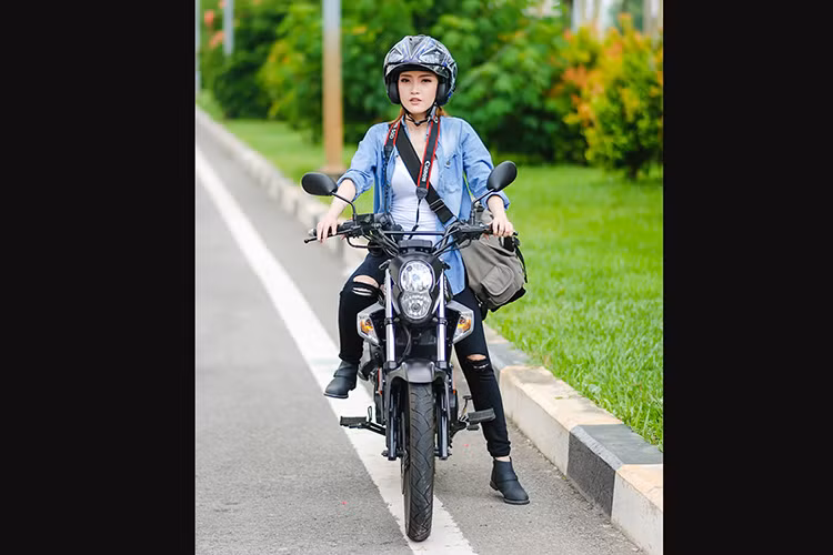 Kích thước lần lượt của xe là 1.980 x 750 x 1.090 mm (Dài x Rộng x Cao), trọng lượng 107 kg, khoảng sáng gầm 180mm và bình xăng dung tích 4,5 lít.