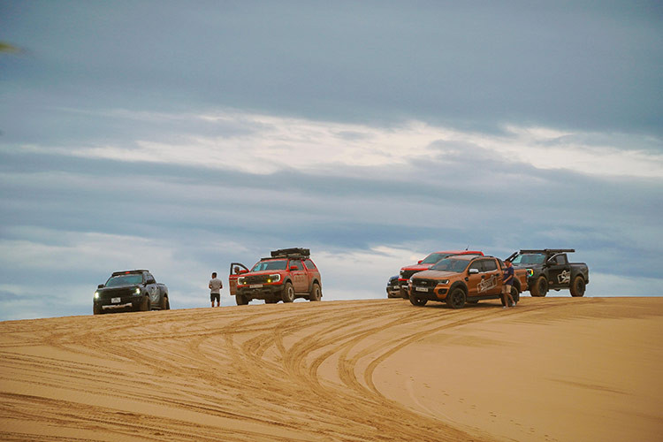 Ford Ranger va Everest but pha gioi han, truyen lua dam me-Hinh-22