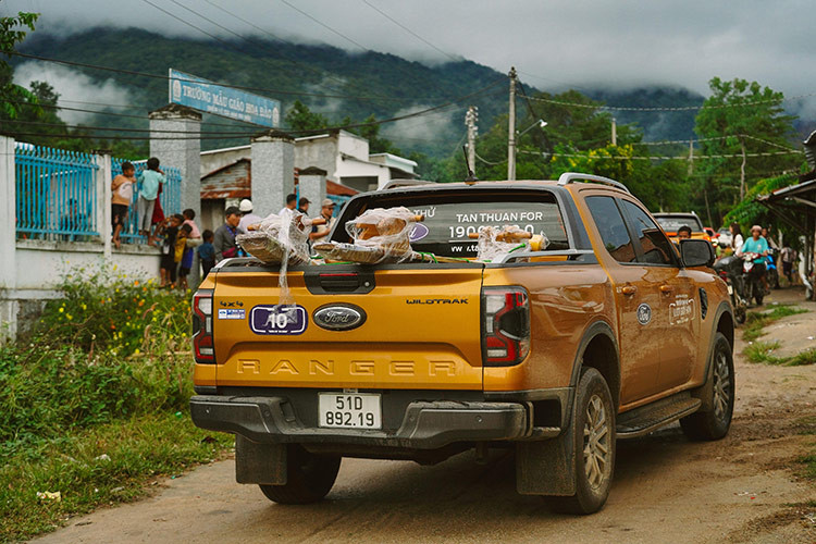 Ford Ranger va Everest but pha gioi han, truyen lua dam me-Hinh-13