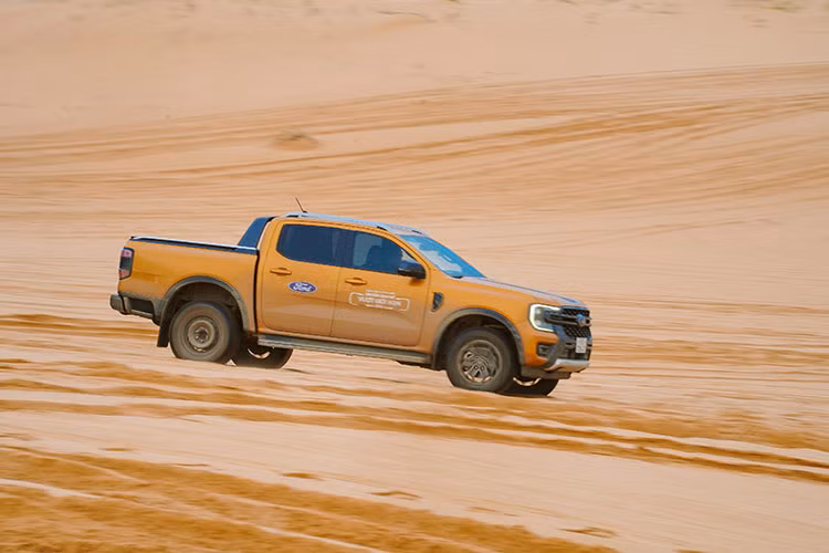 Ford Ranger va Everest but pha gioi han, truyen lua dam me-Hinh-18