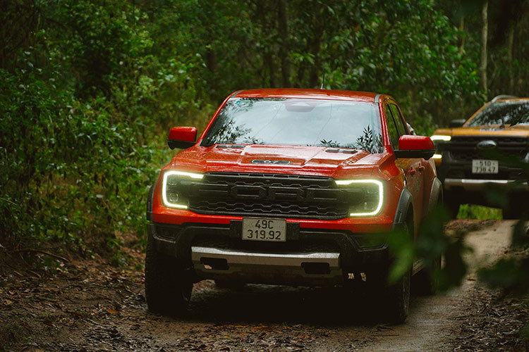 Ford Ranger va Everest but pha gioi han, truyen lua dam me-Hinh-9