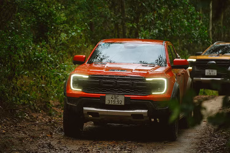 Ford Ranger va Everest but pha gioi han, truyen lua dam me-Hinh-9