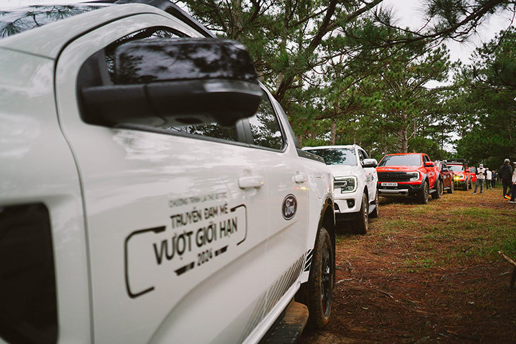 Ford Ranger va Everest but pha gioi han, truyen lua dam me-Hinh-4